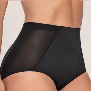 NWT: 🎉COMFORTABLE UNDERWEAR! XL; Black; Briefs; Curveez® Light Shaping Brief
